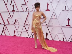 Foto Red Carpet Oscar 2021, Glamor dalam Balutan Putih dan Emas