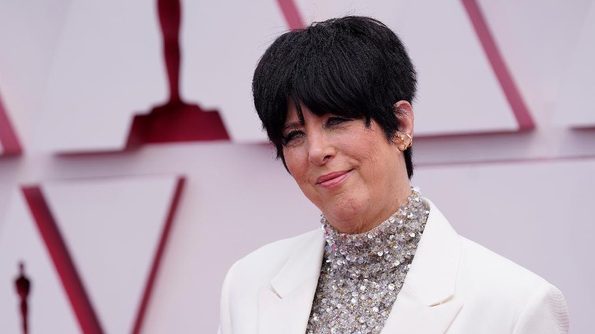 Leslie Odom Jr&period;&comma; left&comma; and Nicolette Robinson arrive at the Oscars on Sunday&comma; April 25&comma; 2021&comma; at Union Station in Los Angeles&period; &lpar;AP Photo&sol;Chris Pizzello&comma; Pool&rpar;