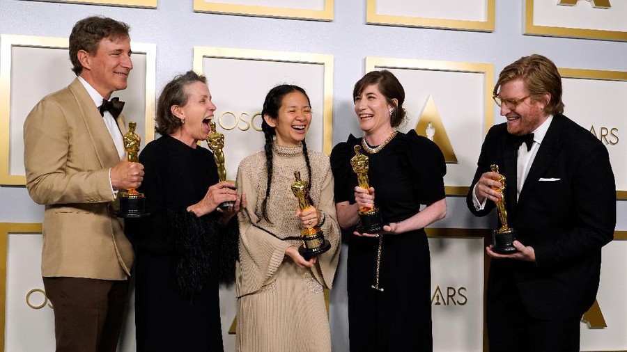 Producers Peter Spears, from left, Frances McDormand, Chloe Zhao, Mollye Asher and Dan Janvey, winners of the award for best picture for "Nomadland," pose in the press room at the Oscars on Sunday, April 25, 2021, at Union Station in Los Angeles. (AP Photo/Chris Pizzello, Pool)