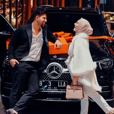 Kado Fantastis Ultah Irish Bella, Mobil Mewah hingga Kalung Berlian