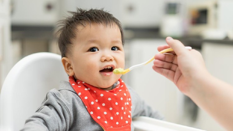 Anak makan
