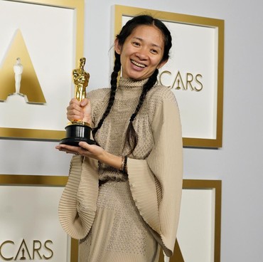 Kemenangan Chloe Zhao di Panggung Oscar 2021 Kena Sensor China