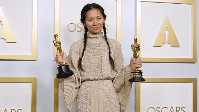 Sutradara pemenang Piala Oscar 2021, Chloe Zhao, bagung bersama Bong Joon-ho jadi juri festival film Venesia 2021.