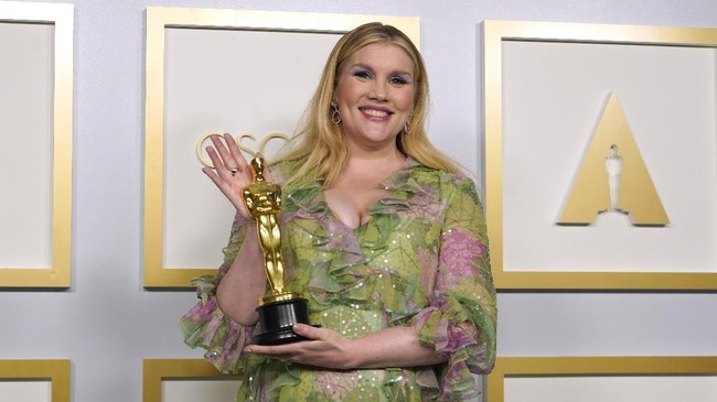 FOTO: Wajah-wajah Semringah Pemenang Oscar 2021