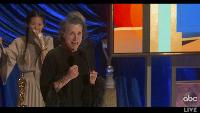 Melalui film Nomadland, aktris Frances McDormand terpilih menjadi aktris terbaik di ajang Piala Oscar 2021.