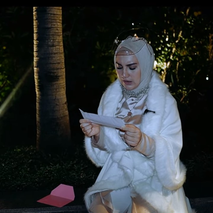 <p>Irish Bella baru rayakan ulang tahun ke 25, Bunda. Sebagai Suami, Ammar Zoni menyiapkan beberapa misi yang harus Bella pecahkan untuk mendapatkan hadiah. (Foto: YouTube: Aish TV)</p>