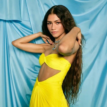 Ditaksir Capai Rp8 M, Begini Detail Cincin Tunangan Zendaya dari Tom Holland