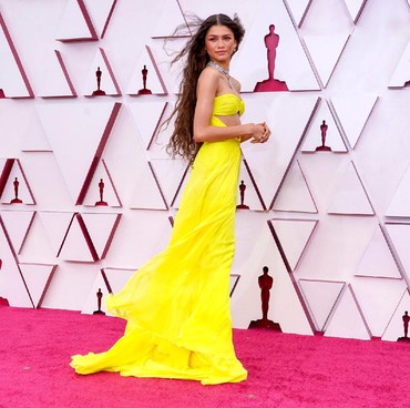 Seksinya Zendaya di Karpet Merah Oscar 2021