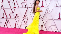 Seksinya Zendaya di Karpet Merah Oscar 2021