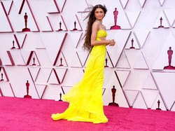 Seksinya Zendaya di Karpet Merah Oscar 2021