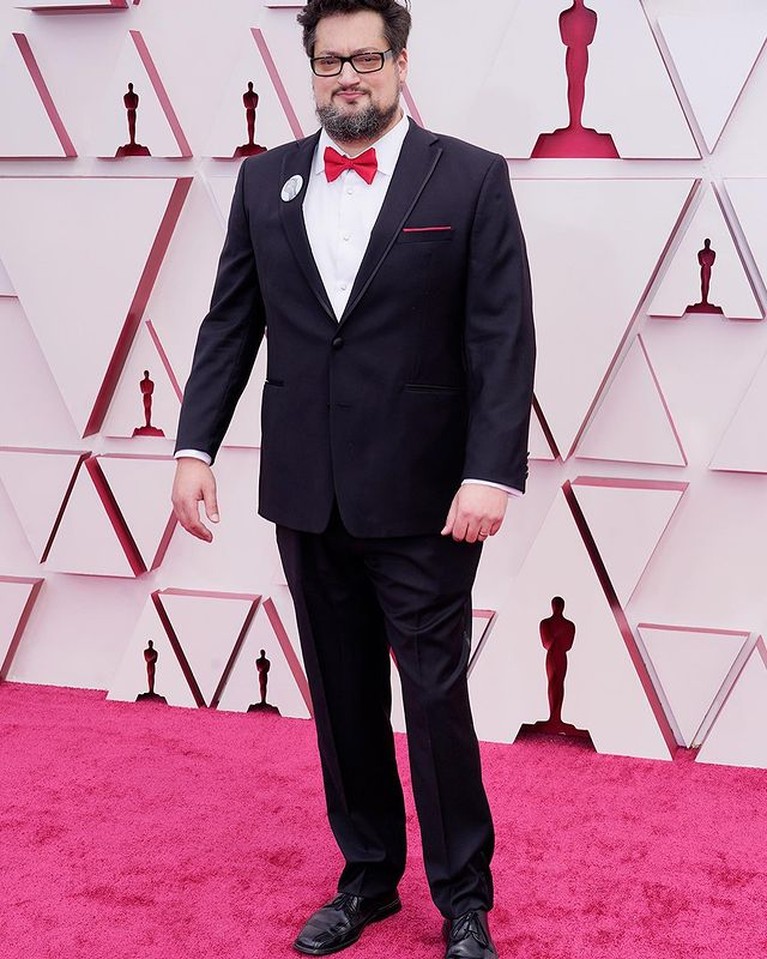 Ketampanan Para Artis Hollywood di Piala Oscar 2021 Academy Awards kembali menggelar gelaran Oscar tahun ini. Karpet merah sudah digelar, para artis sudah mulai berdatangan. Yuk kita intip busana para artis di Red Carpet Piala Oscar 2021!