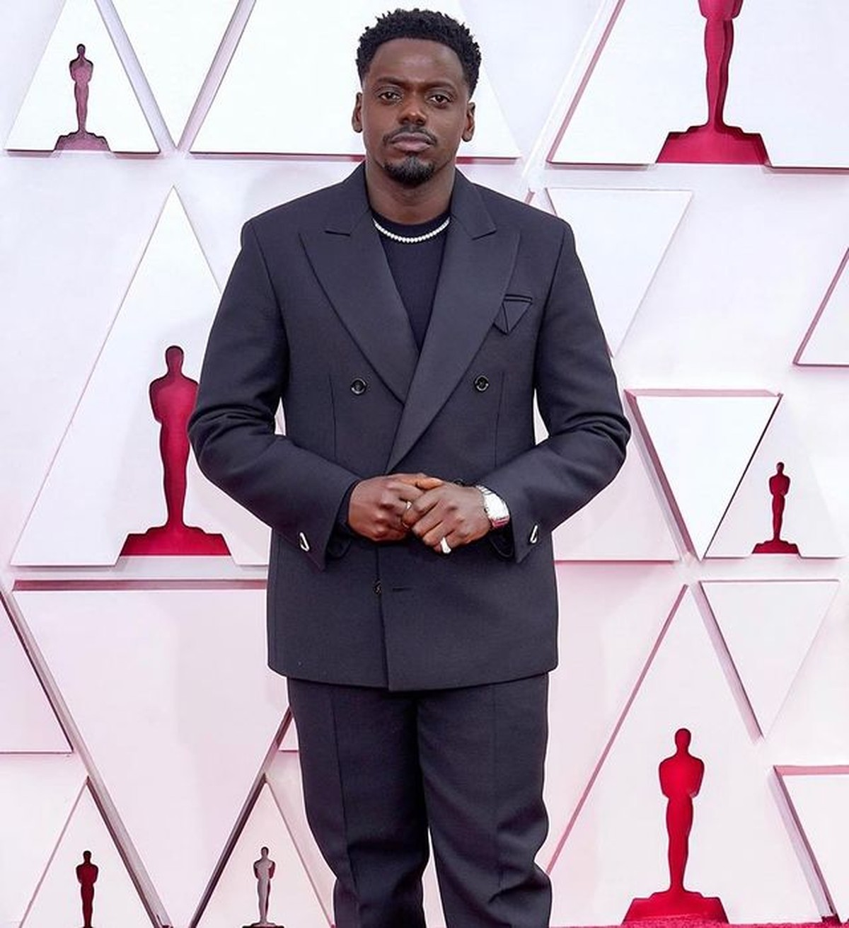 Academy Awards kembali menggelar gelaran Oscar tahun ini&period; Karpet merah sudah digelar&comma; para artis sudah mulai berdatangan&period; Yuk kita intip busana para artis di Red Carpet Piala Oscar 2021&excl;