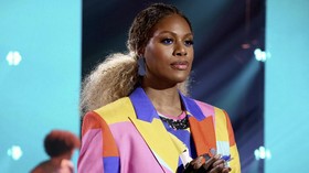 Laverne Cox Pakai Gaun Berbahan 900 Meter di Ajang Oscar 2021