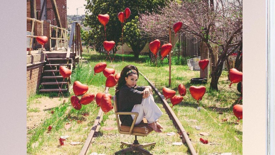 Lirik Lagu Love Is Weird - Julia Michaels