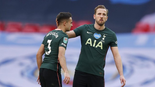 Harry Kane dipastikan batal berlabuh di Manchester City setelah memastikan bertahan di Tottenham Hotspur pada musim ini.