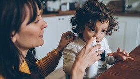 Studi Ungkap Nenek Lebih Sayang Cucu dari Anak Sendiri
