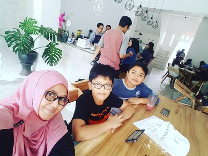 5 Potret Terbaru Novia Kolopaking, Tetap Awet Muda Bun!