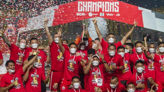 Manajemen Persija sedang mempelajari curriculum vitae (CV) nama-nama pelatih asing yang dicalonkan sebagai arsitek tim untuk Liga 1 2021.