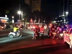 Polisi Bubarkan Kerumunan di Bundaran HI Diduga Pawai Suporter Persija