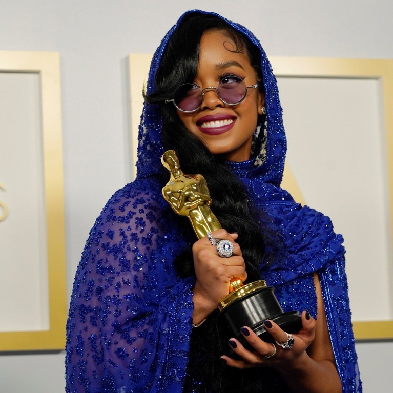 Potret Kemenangan Para Artis di Oscar 2021 Potret Kemenangan Para Artis di Oscar 2021