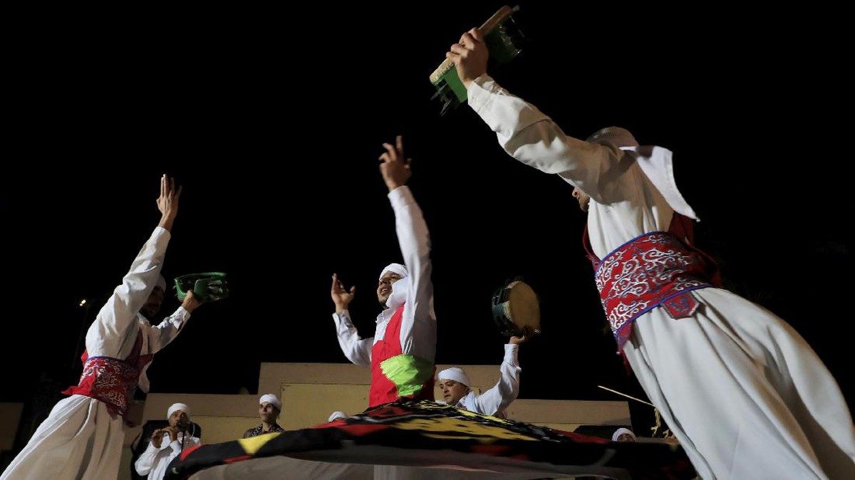 FOTO: Geliat Tanoura, Tarian Sufi Darwish Versi Mesir