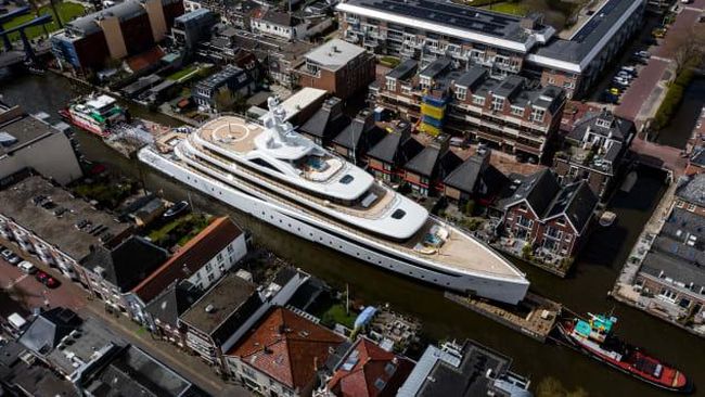 Perusahaan kapal Belanda, U-Boat Worx, merilis yacht bernama Nautilus, kapal pesiar yang bisa menyelam sampai kedalaman 200 meter.