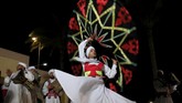 FOTO: Geliat Tanoura, Tarian Sufi Darwish Versi Mesir Mengintip geliat Tanoura, kali pertama diperkenalkan tokoh sufi Jalaludin Rumi dan dikembangkan juga di Mesir.