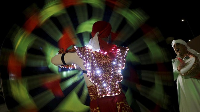 FOTO: Geliat Tanoura, Tarian Sufi Darwish Versi Mesir