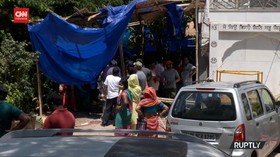 VIDEO: Kuil Di India Bagikan Tabung Oksigen Gratis