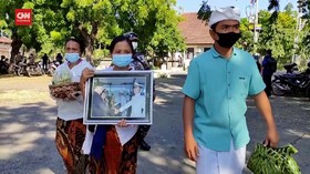 VIDEO: Doa dan Tabur Bunga Keluarga buat Awak KRI Nanggala