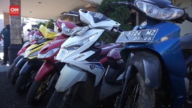 VIDEO: Pura-Pura Motor Mogok, Pencuri Ambil Motor Korban