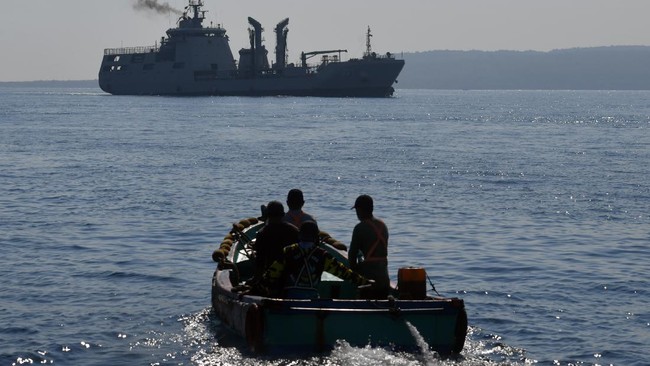 TNI AL Gagalkan Penyelundupan Pasir Timah Ilegal 45,7 Ton TNI AL menggagalkan penyelundupan 45,7 ton pasir timah di Pelabuhan Pangkal Balam. Kapal KM. Indah Jaya terancam merugikan negara Rp8 miliar.