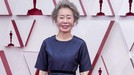 Youn Yuh Jung berhasil meraih piala Oscar 2021 dalam kategori Aktris Pendukung Terbaik dalam film Minari&period; Yuk kita lihat potret kemenangan Youn Yuh Jung&excl;