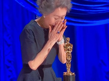 Tangisan Youn Yuh Jung di Panggung Oscar 2021