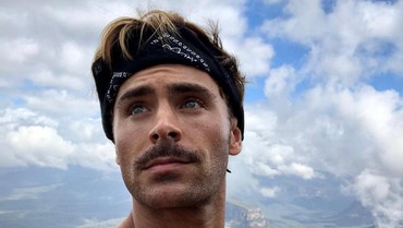 img-title Sahabat Bantah Zac Efron Lakukan Operasi Plastik