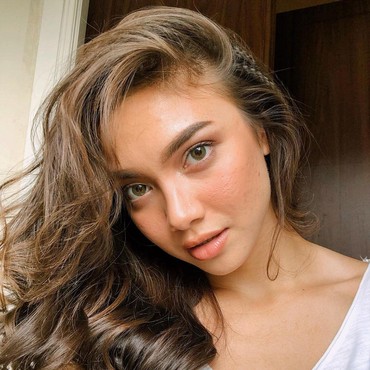 Potret Angela Gilsha yang Mengaku Tak Punya Agama