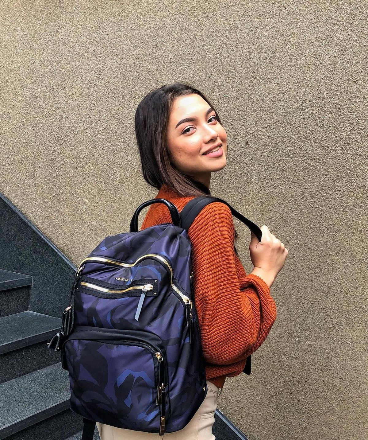 Angela Gilsha baru-baru ini mengakui kalau ia tak mempercayai agama&period; Yuk kita intip potret si cantik ini&excl;