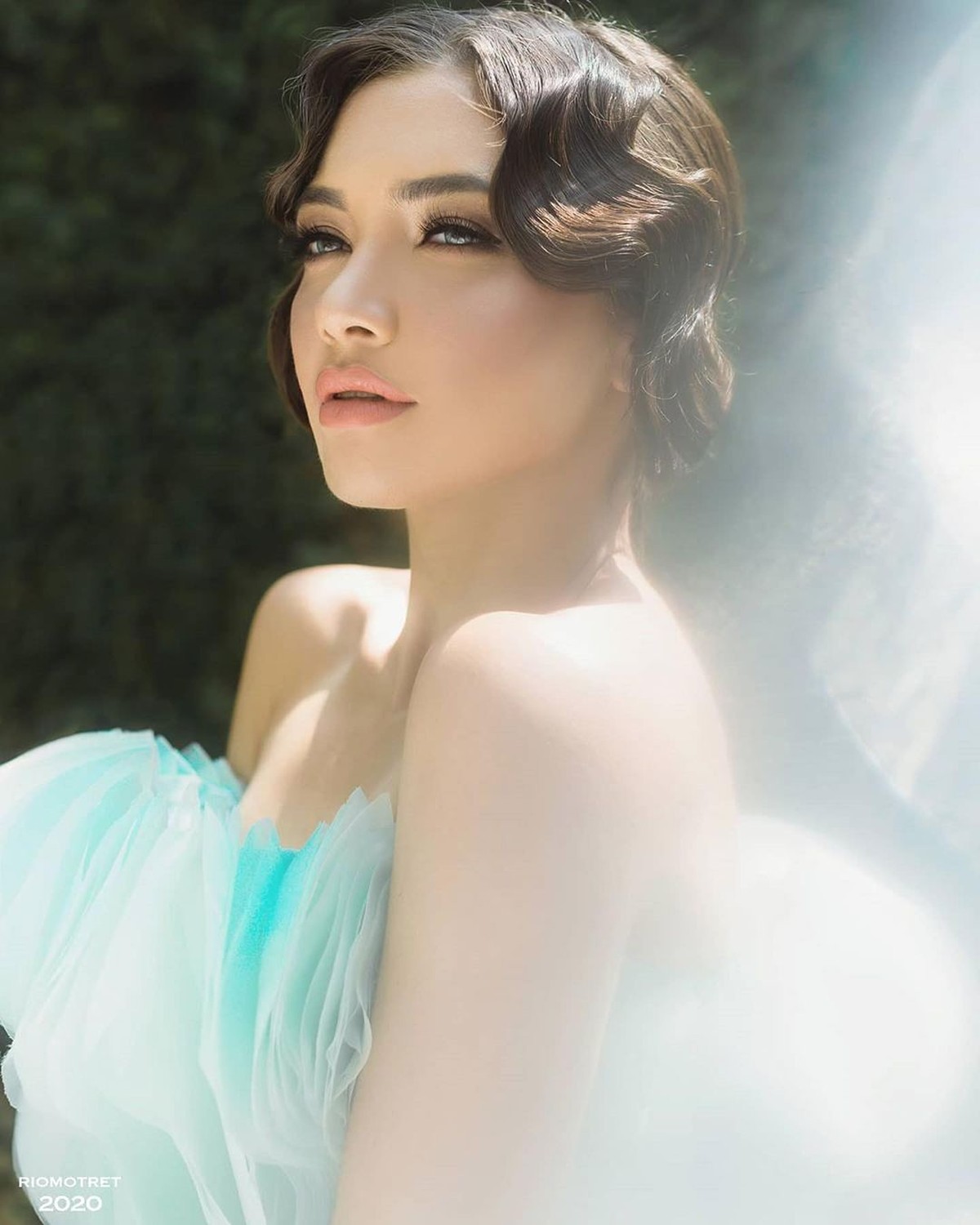 Angela Gilsha baru-baru ini mengakui kalau ia tak mempercayai agama&period; Yuk kita intip potret si cantik ini&excl;