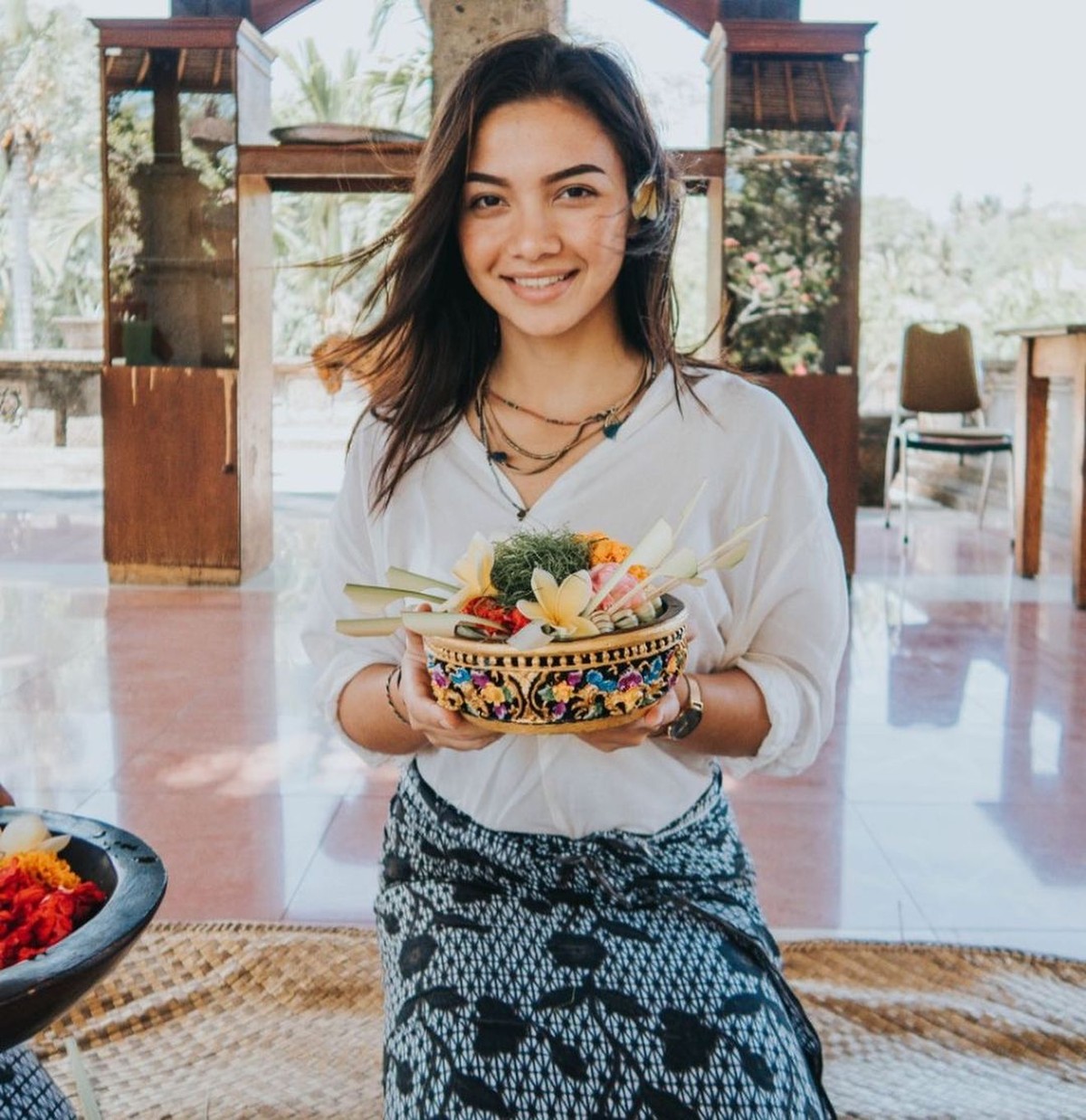 Angela Gilsha baru-baru ini mengakui kalau ia tak mempercayai agama&period; Yuk kita intip potret si cantik ini&excl;