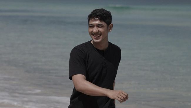 Arya Saloka mengungkapkan cara merespons penggemar yang kerap usil, termasuk di media sosial.