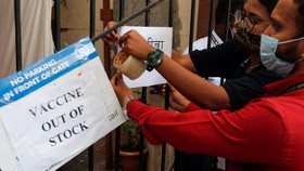 Warga India Berebut Daftar Vaksin Gara-gara Corona Melonjak
