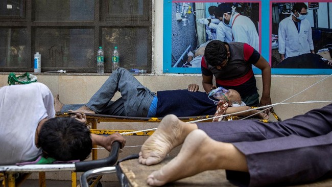 India mencatat rekor kematian harian Covid-19 tertinggi di dunia dengan 6.148 kasus mengalahkan AS, setelah menghitung ulang pasien meninggal.