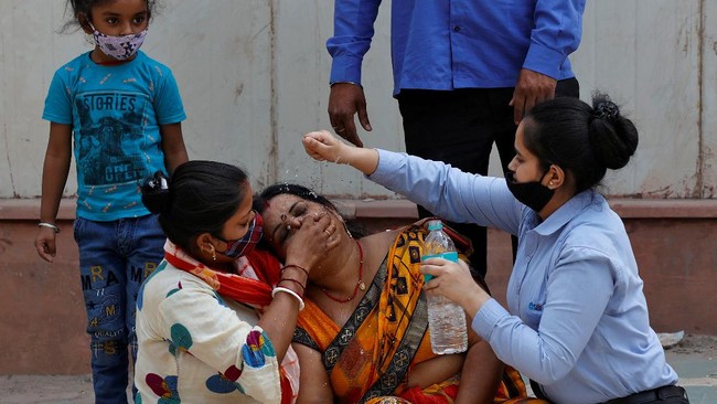 India melaporkan lebih dari 4.000 kematian akibat virus corona selama dua hari berturut-turut pada Sabtu dan Minggu kemarin.