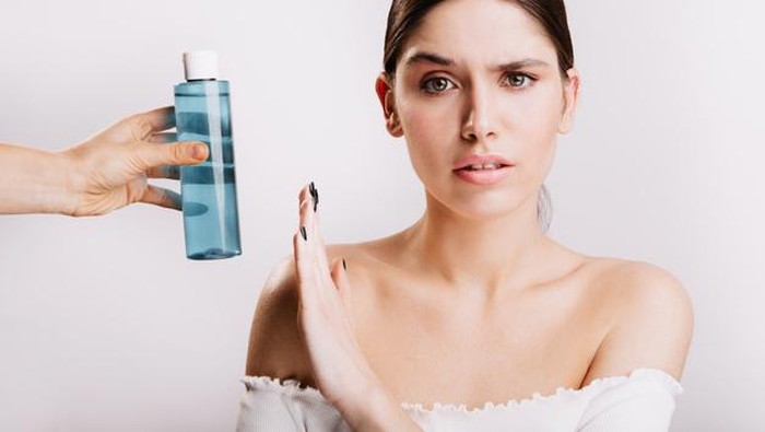4 Skincare yang Belum Perlu Digunakan Remaja 4 Skincare yang Belum Perlu Digunakan Remaja