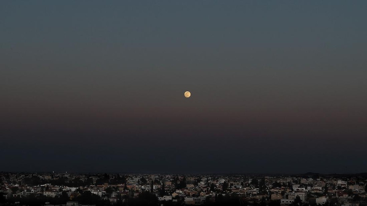 FOTO: Fenomena Supermoon Pink Moon 2021