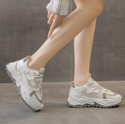 Rekomendasi Sneakers Putih, Nggak Pernah Mati Ditelan Zaman