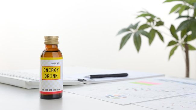 Sebagian orang mengandalkan minuman energi saat mudik agar stamina terjaga sepanjang perjalanan. Namun sebenarnya, bolehkah konsumsi minuman energi saat mudik?