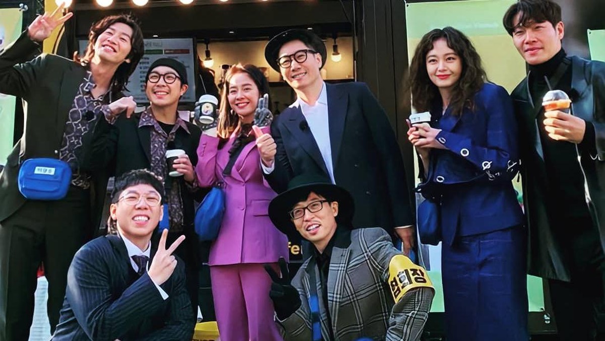 Lee Kwang Soo dinyatakan mundur dari program Running Man&period; Yuk kita lihat lagi kekompakan Lee Kwang Soo dengan member lainnya sebelum memutuskan mundur&excl;