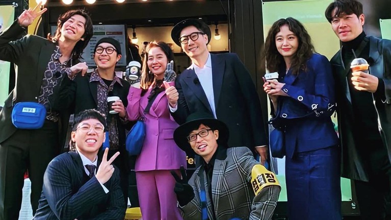 Kekompakan Lee Kwang Soo dengan Member Running Man Lee Kwang Soo dinyatakan mundur dari program Running Man. Yuk kita lihat lagi kekompakan Lee Kwang Soo dengan member lainnya sebelum memutuskan mundur!