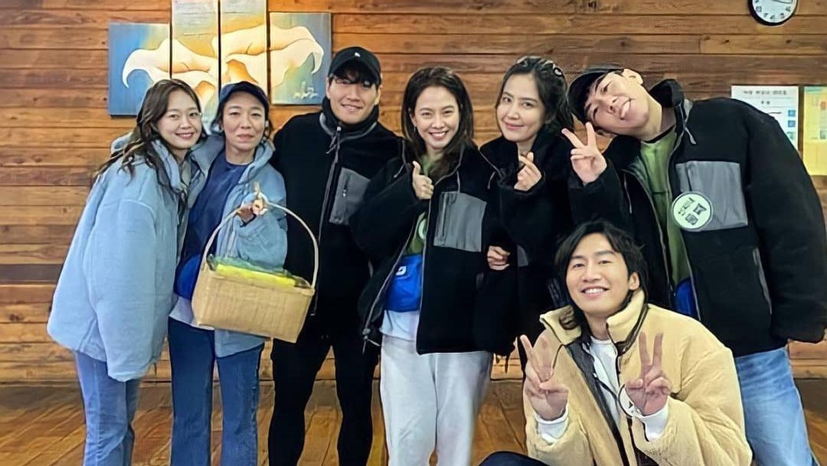 Lee Kwang Soo dinyatakan mundur dari program Running Man&period; Yuk kita lihat lagi kekompakan Lee Kwang Soo dengan member lainnya sebelum memutuskan mundur&excl;